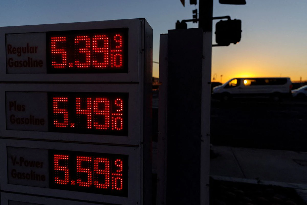 Read more about the article U.S. gasoline prices soar to highest since 2008 on Russia conflict -AAA