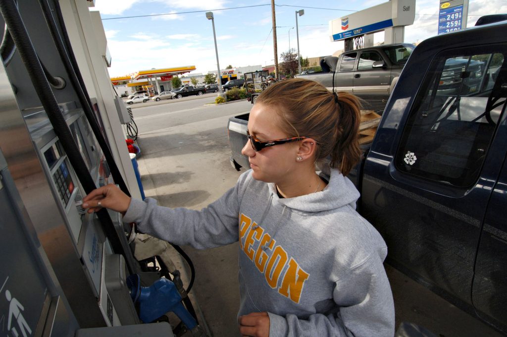 Read more about the article Why Is it a Good Idea to Touch Metal Before Pumping Gas?
